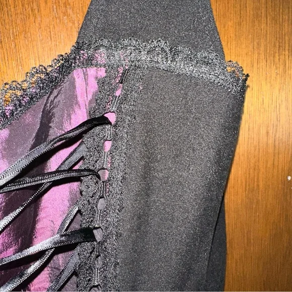 Black and Purple Lace-Up Corset - Picture 4 of 12